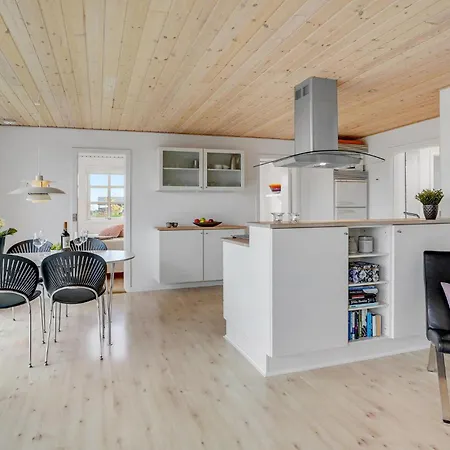 Stunning In With Kitchen Holiday home *